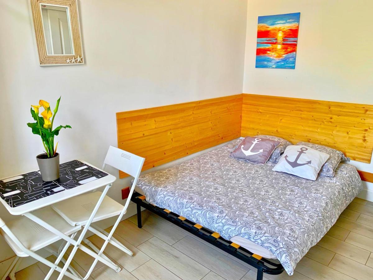 Blue Summer Vibes Mini Studio For Two, Ac, Parking, Beach At 50M, Spa Access -2 라시오타 외부 사진